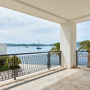 Просторная, светлая квартира с 2 спальнями в Порто - Монтенегро с панорамным видом